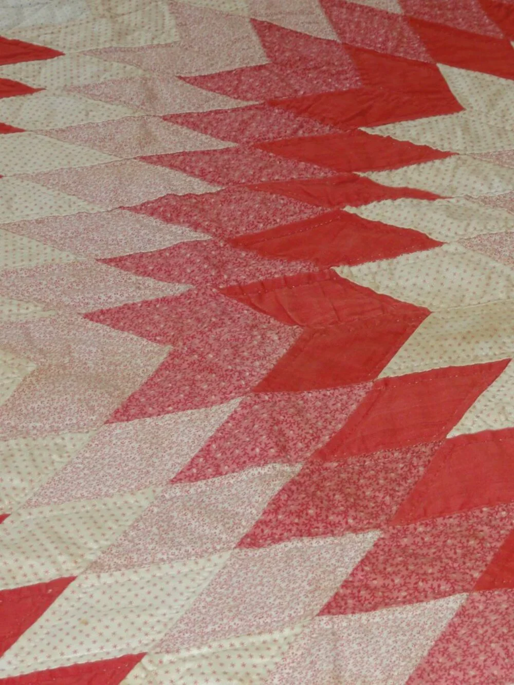 Vintage Red, White Patterned Quilt VERY GOOD CONDITION!